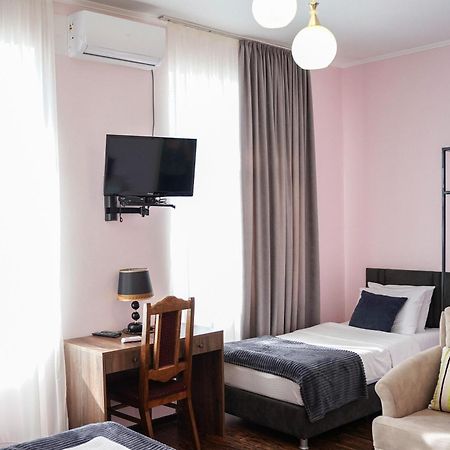 Europa Hotel-Koetaisi Buitenkant foto