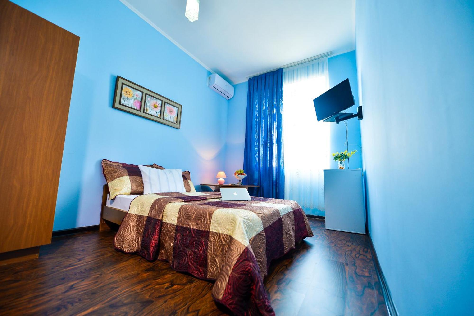 Europa Hotel-Koetaisi Buitenkant foto