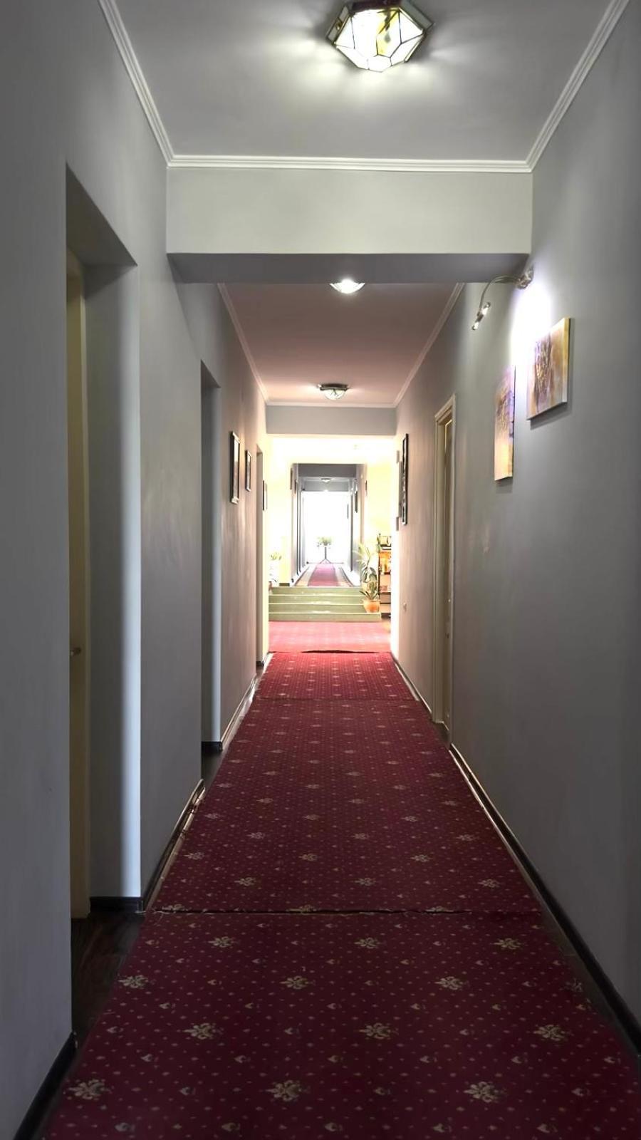 Europa Hotel-Koetaisi Buitenkant foto