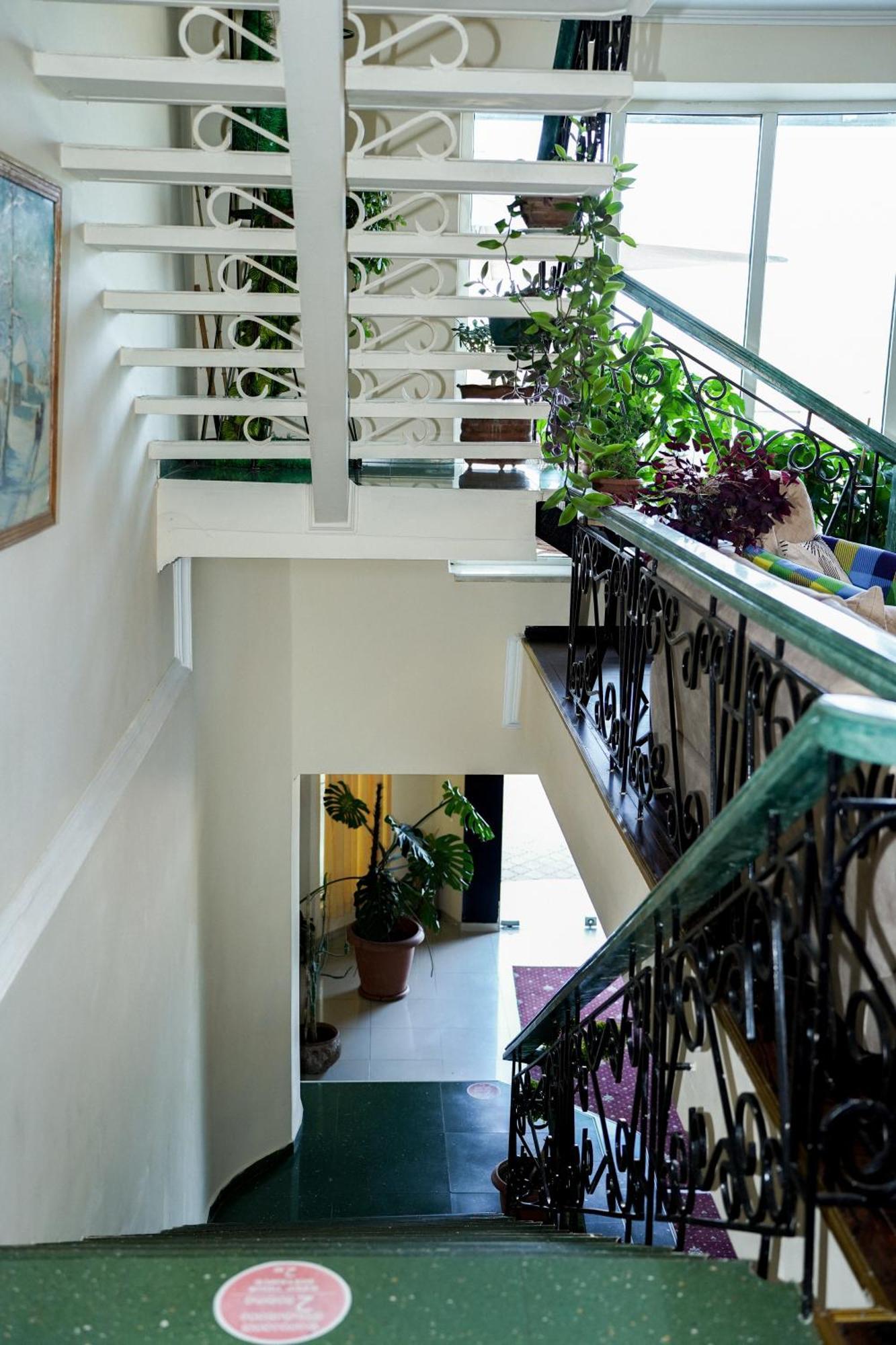 Europa Hotel-Koetaisi Buitenkant foto