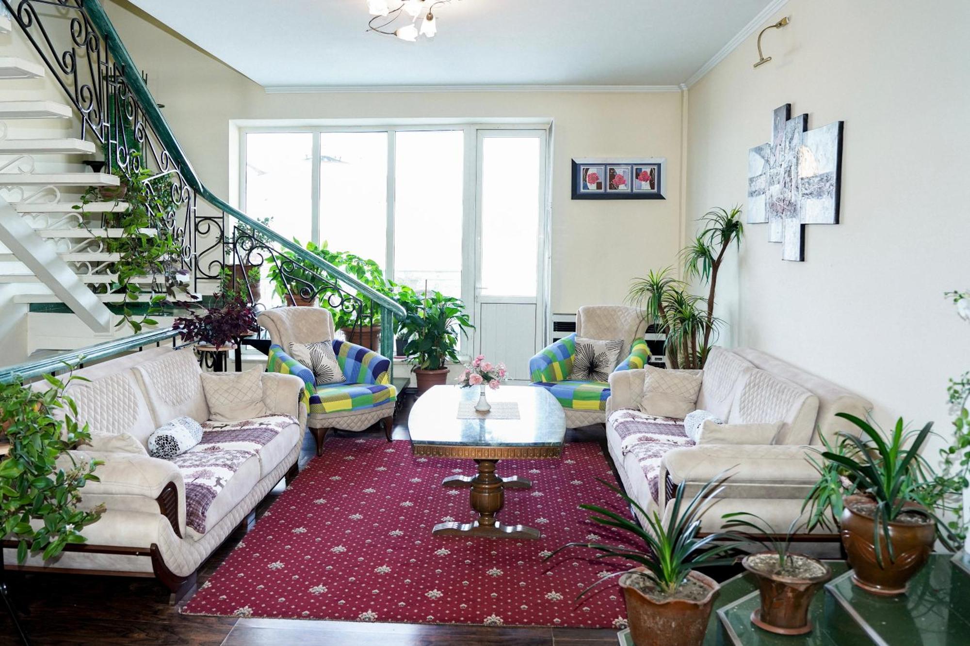 Europa Hotel-Koetaisi Buitenkant foto