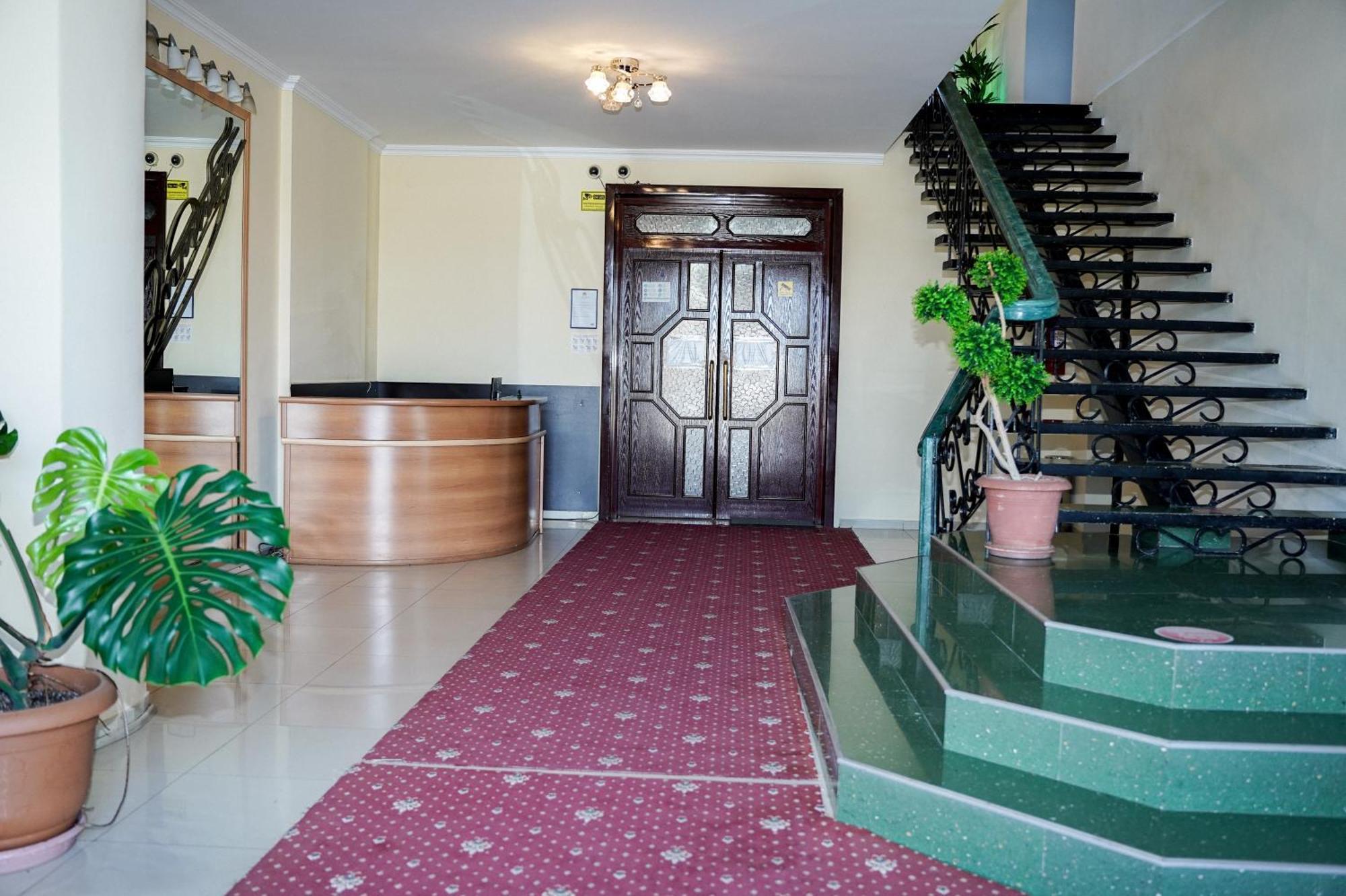 Europa Hotel-Koetaisi Buitenkant foto