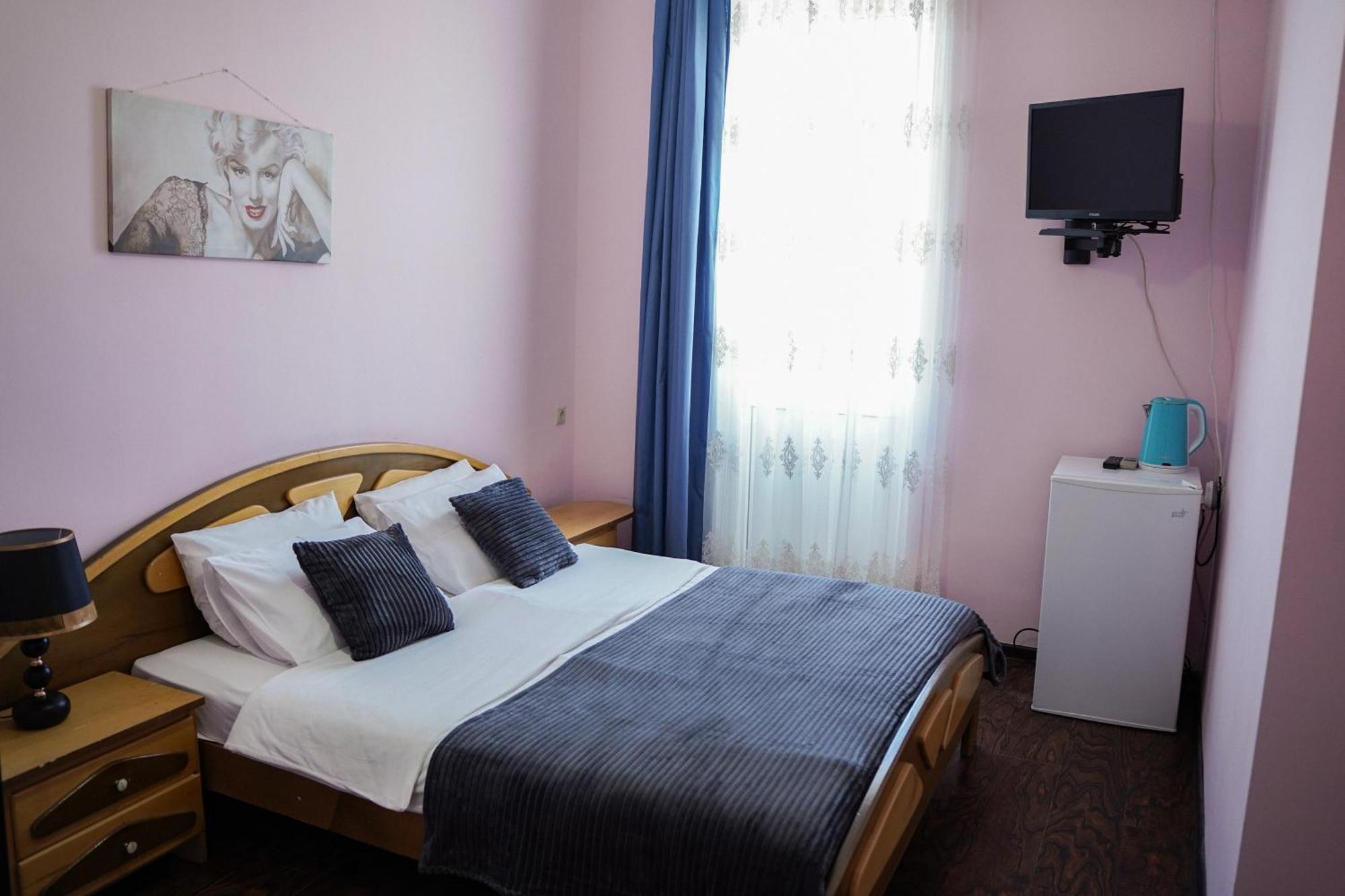 Europa Hotel-Koetaisi Buitenkant foto