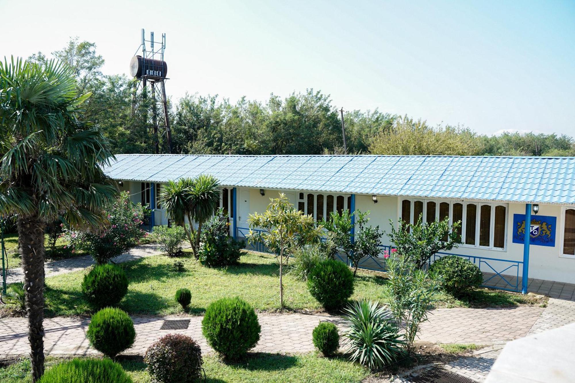 Europa Hotel-Koetaisi Buitenkant foto