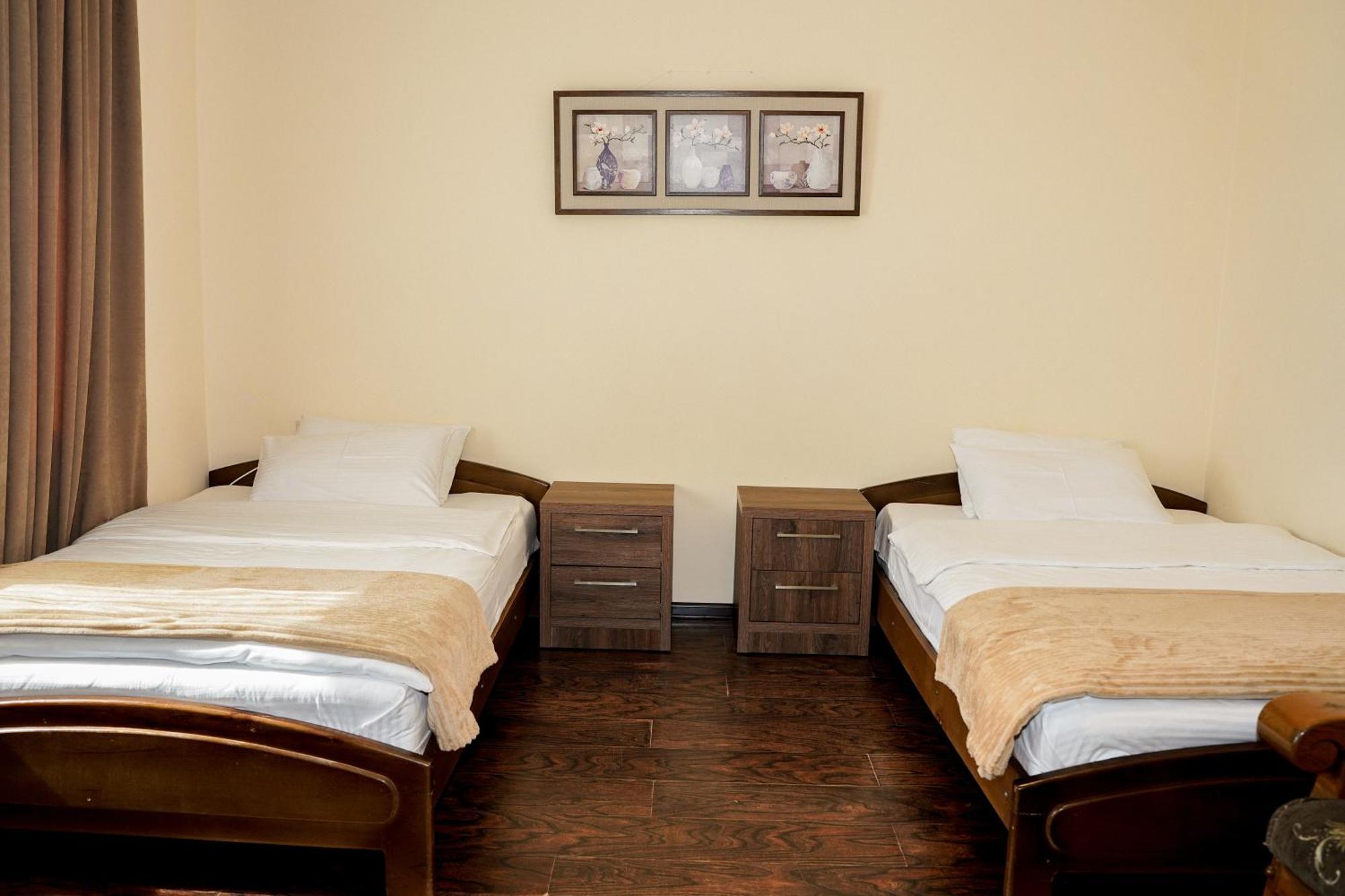 Europa Hotel-Koetaisi Buitenkant foto