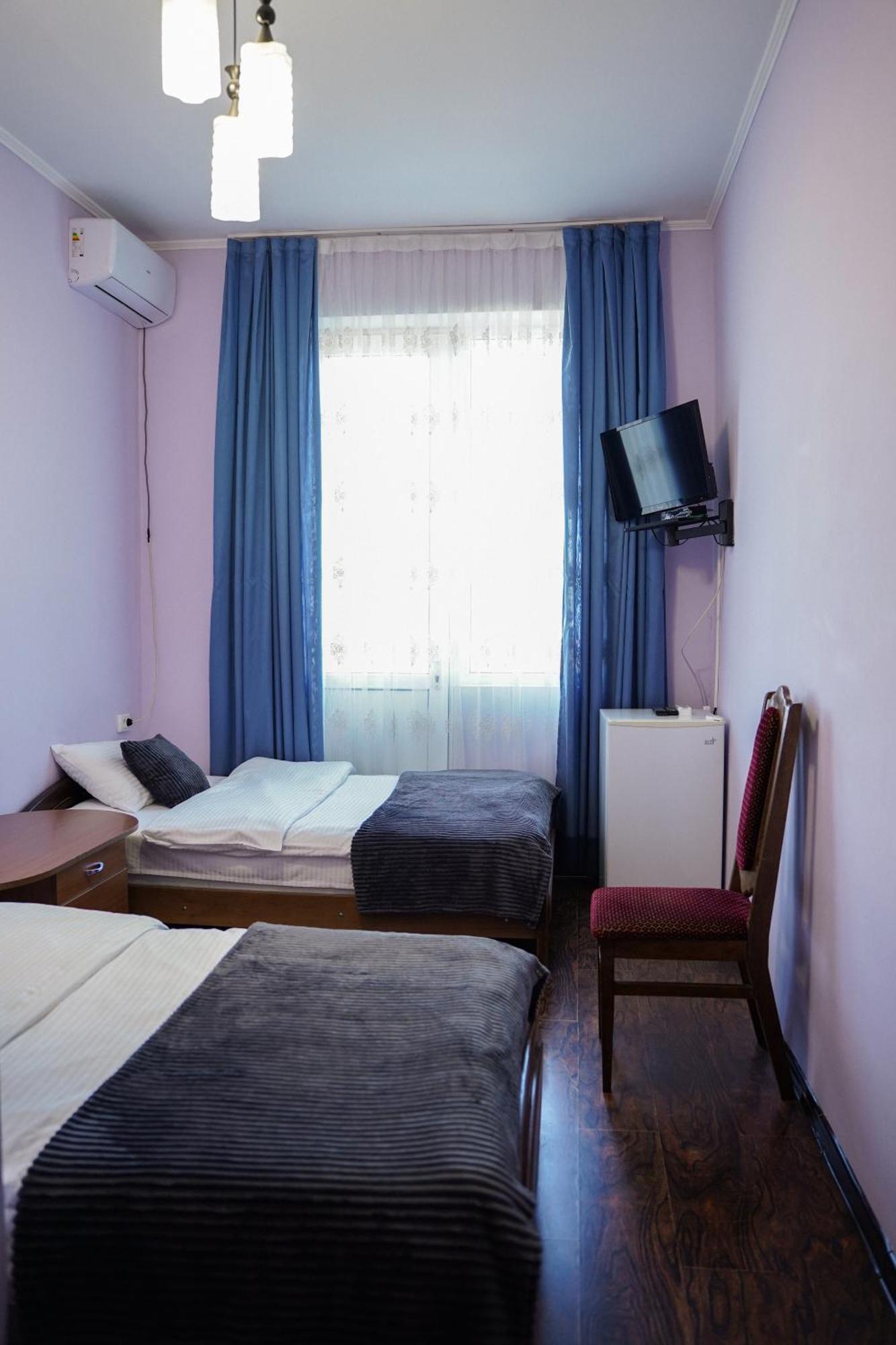 Europa Hotel-Koetaisi Buitenkant foto