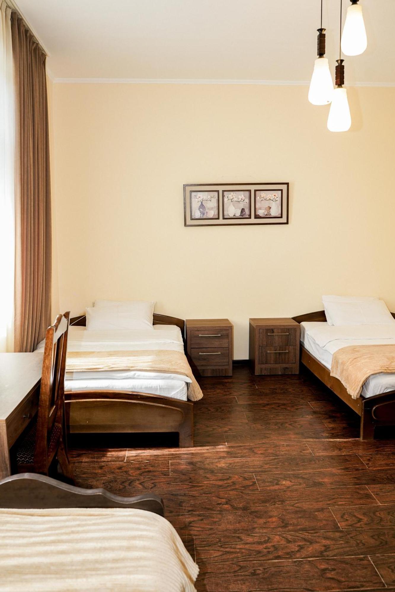 Europa Hotel-Koetaisi Buitenkant foto