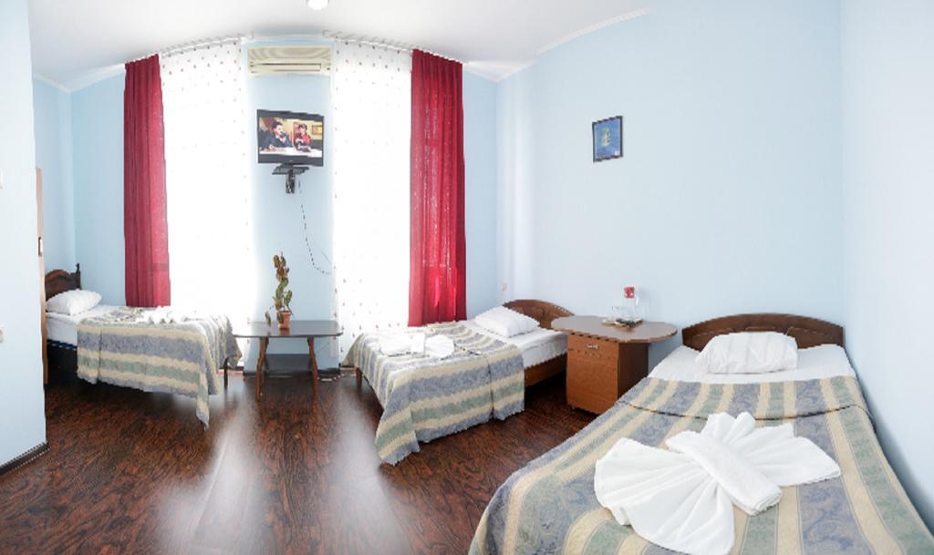 Europa Hotel-Koetaisi Buitenkant foto