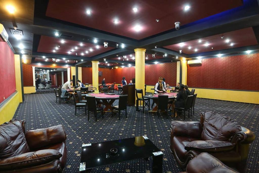 Europa Hotel-Koetaisi Buitenkant foto